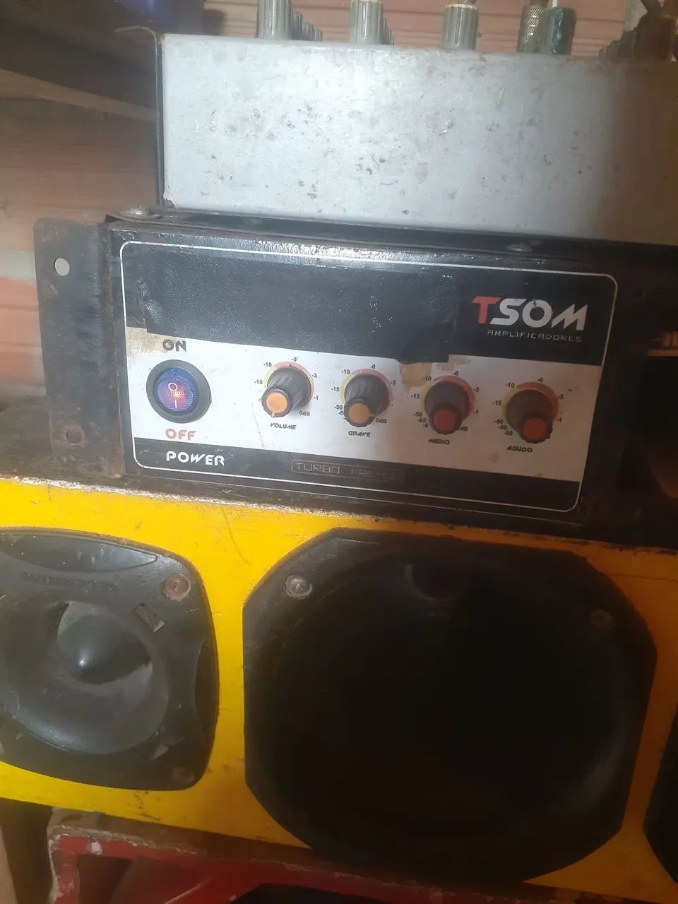 Vendo amificador de 800 watts