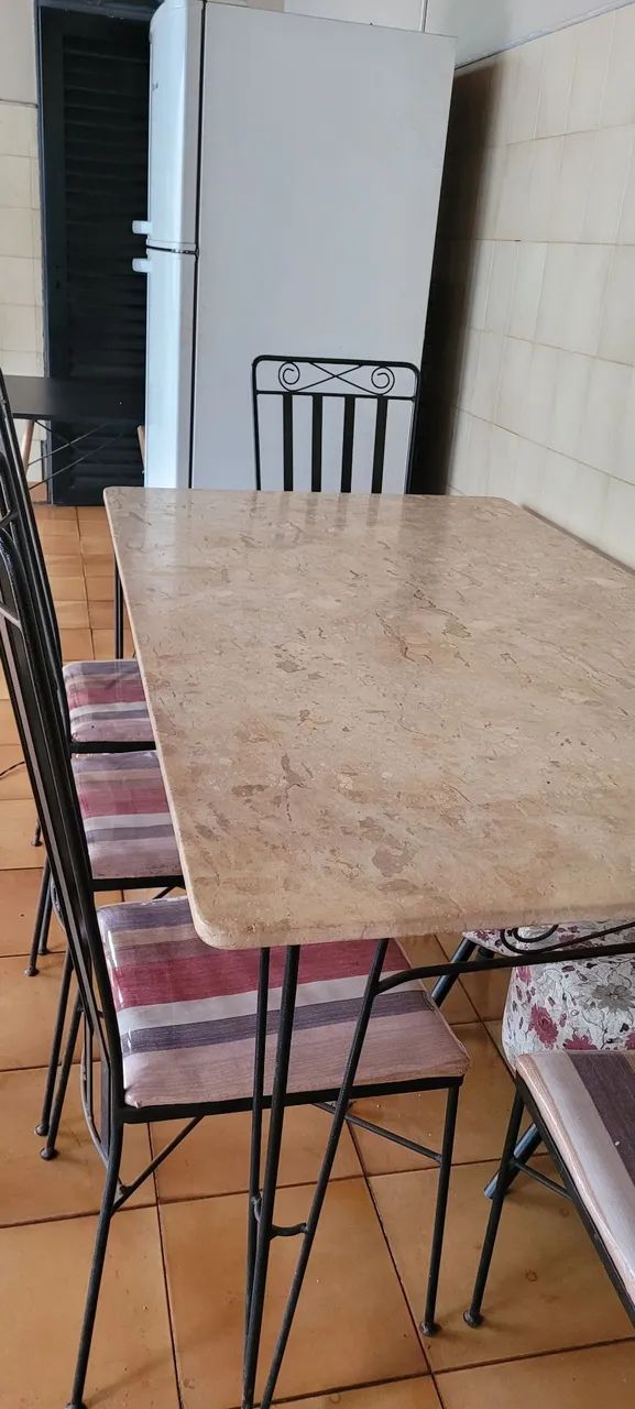 Mesa de ferro com 6 cadeiras