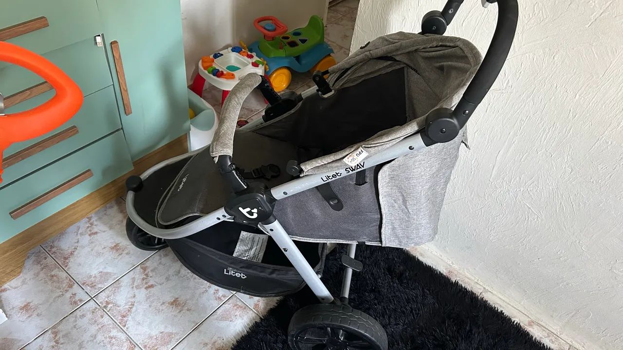 Carrinho de bebê e outros acessórios  - Foto 2