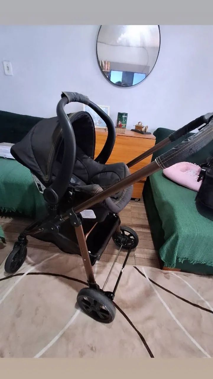 Vende se um carrinho Moisés cm bebê conforto 