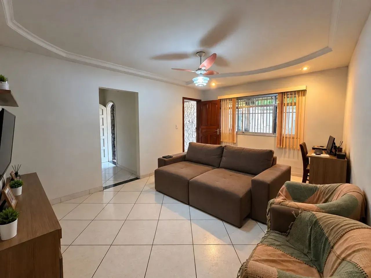 Casa Ampla com 200m² | 2 Quartos sendo 1 Suíte | Cocal