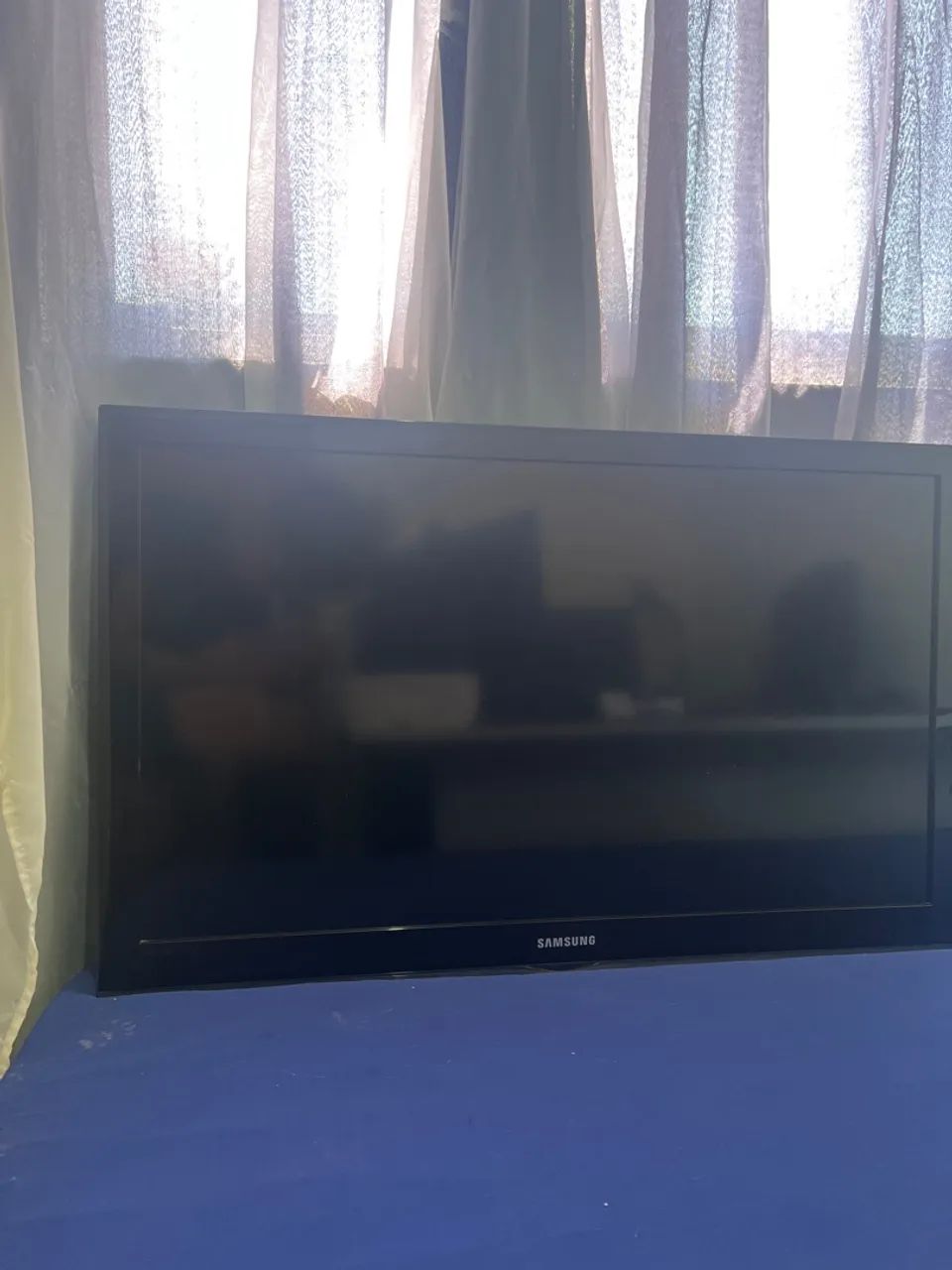 Televisão de 42 polegadas, solta, sem defeitos