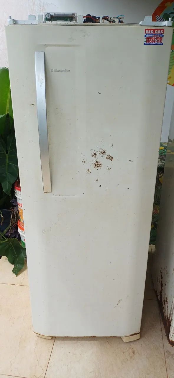Vendo geladeira Eletrolux com defeito 