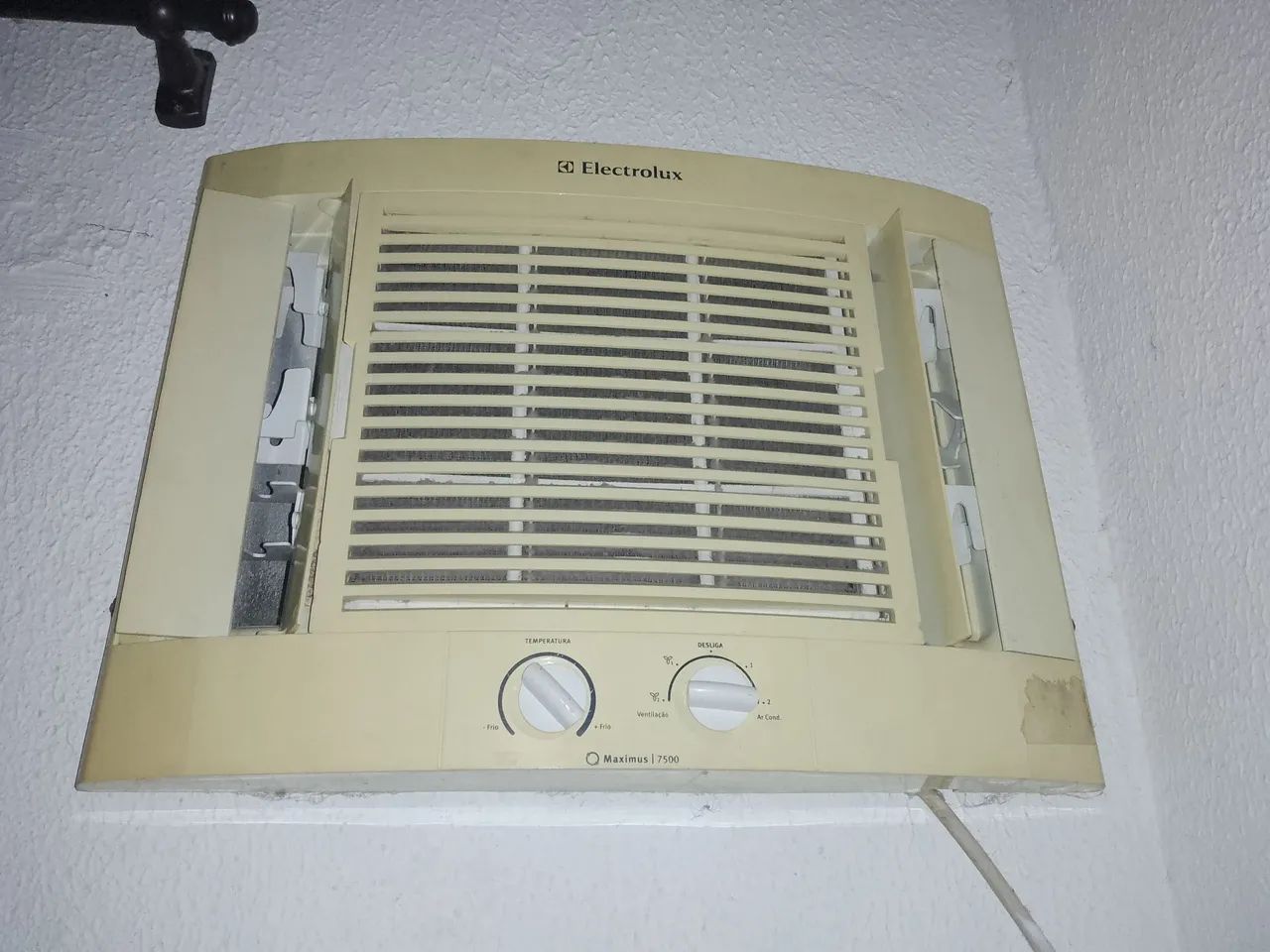 Ar-condicionado de janela 7500 BTUs funcionando bem (ótimo estado)
