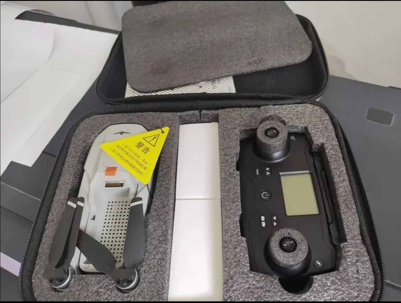 Drone KF102 com Gimbal + Controle, Bolsa e Pista  - Foto 3