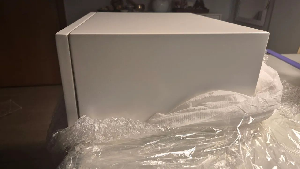 Mesa de cabeceira suspensa com gaveta 