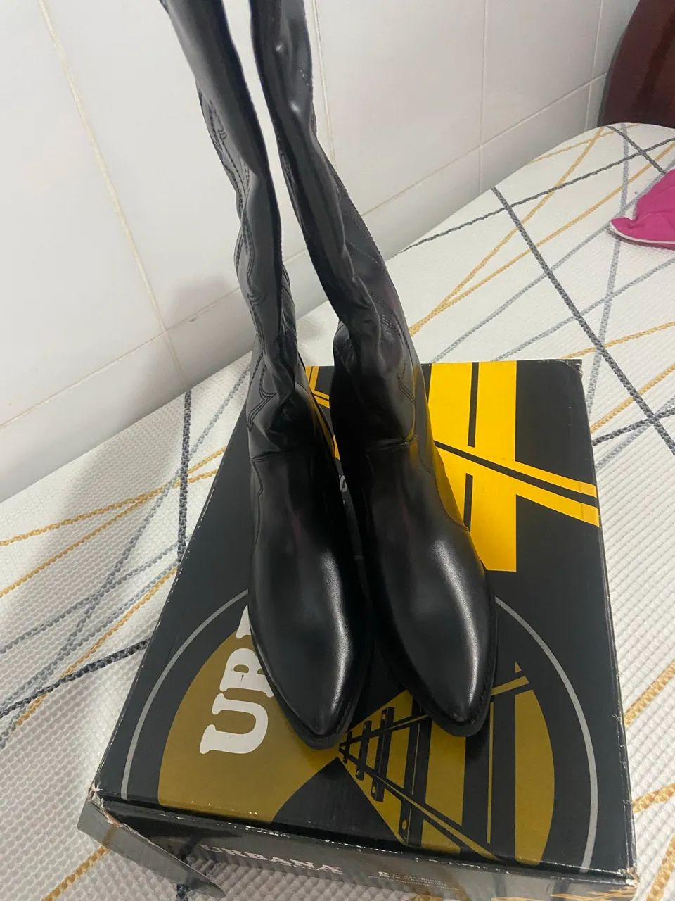 Vendo Bota preta cano alto - Foto 3