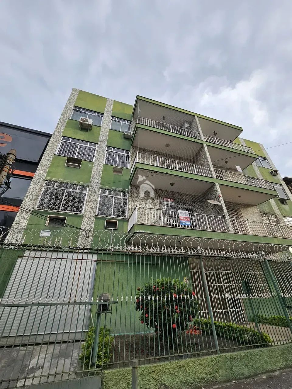 Apartamento 2 Quartos com Varanda e Vaga de Garagem na Av. Paulo Roser - Foto 2