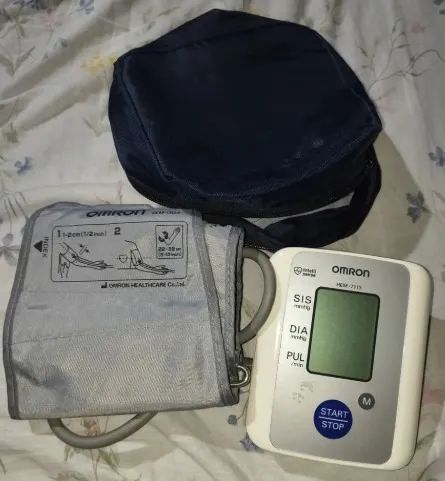 Monitor de Pressão Arterial de Braço Omron HEM-7113 Branco e Azul