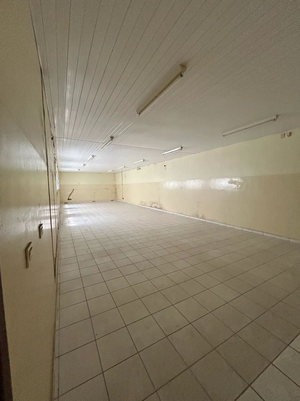 ALUGA-SE PARA FINS COMERCIAIS  - Foto 2