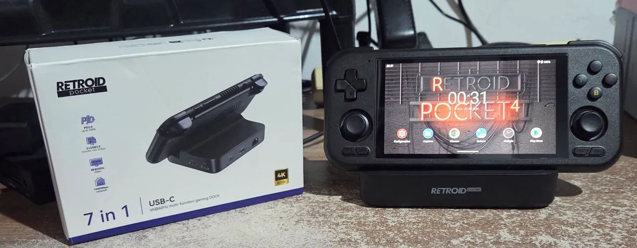 Retroid Pocket 4 Pro + Dock + Grip + Case para transporte + SD Retroid Pocket 4 Pro + Dock + Grip + Case para transporte + SD