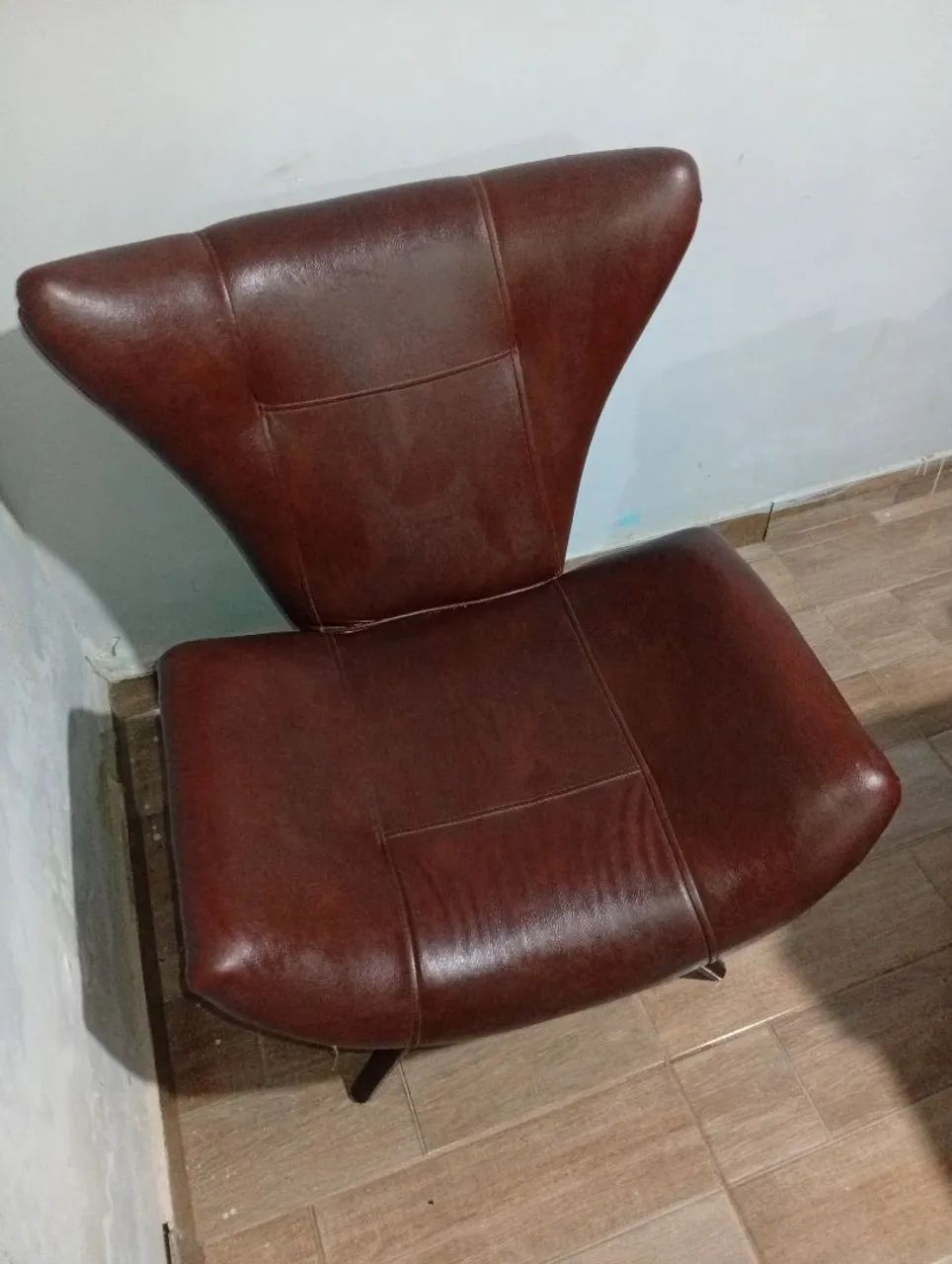 Poltrona couro sintético 