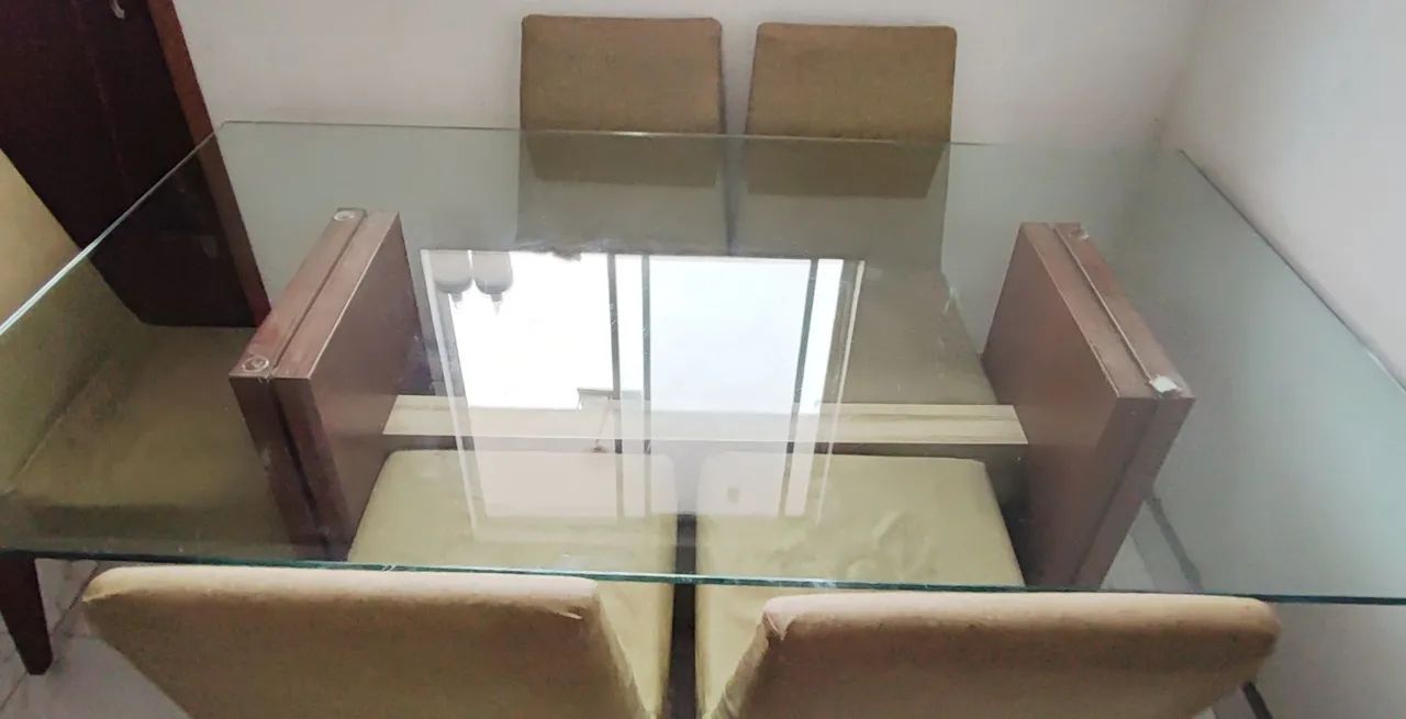 Mesa com 6 cadeiras - 1m x 1,80m