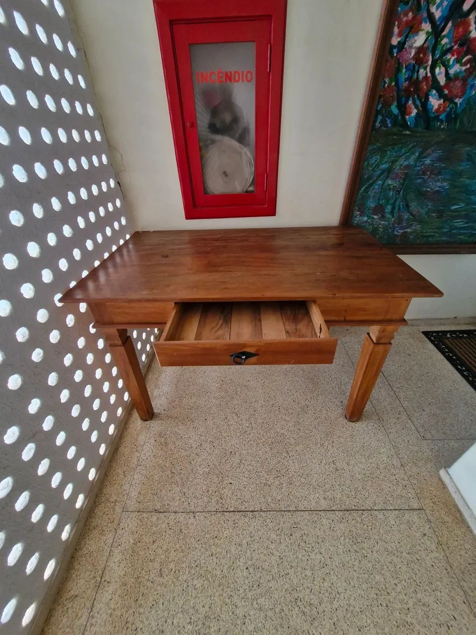 Mesa de jantar  de madeira maciça 