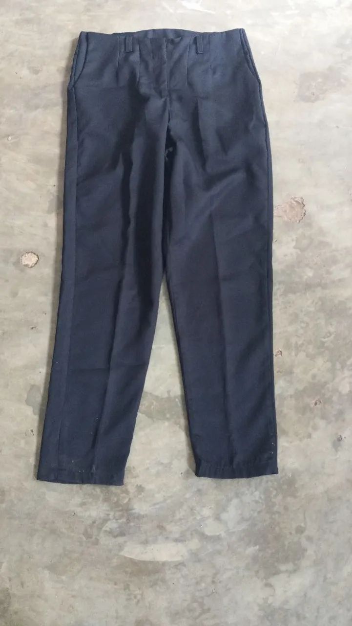 Lote de calça em tecidos Tam M/G - Foto 2