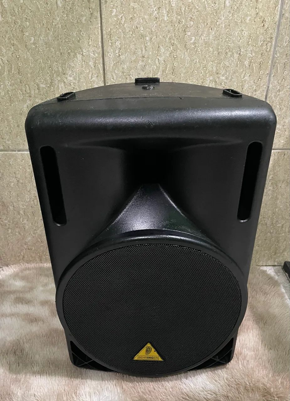 Caixa Behringer 15 polegadas