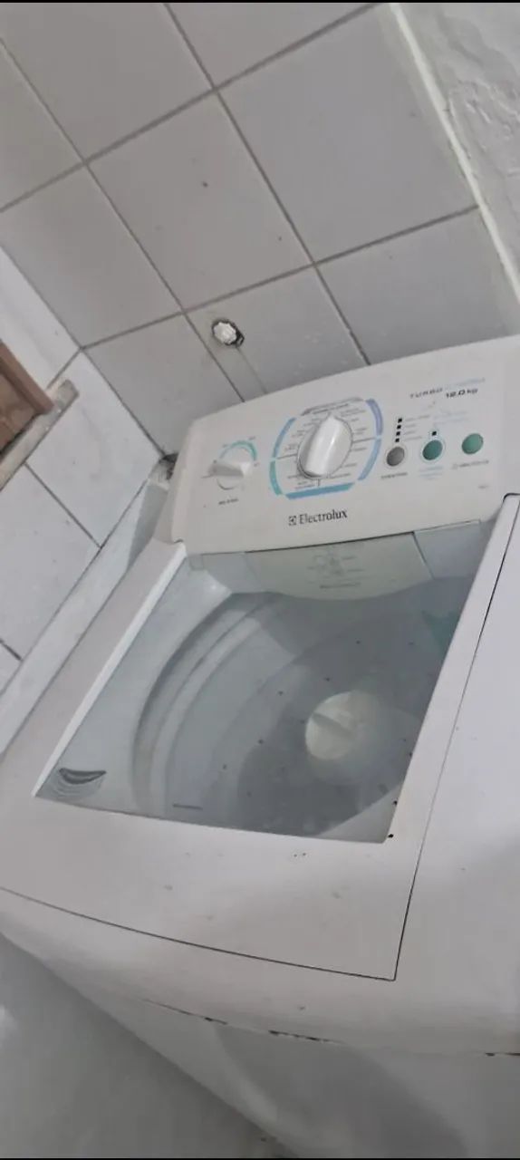 Máquina de lavar semi nova 