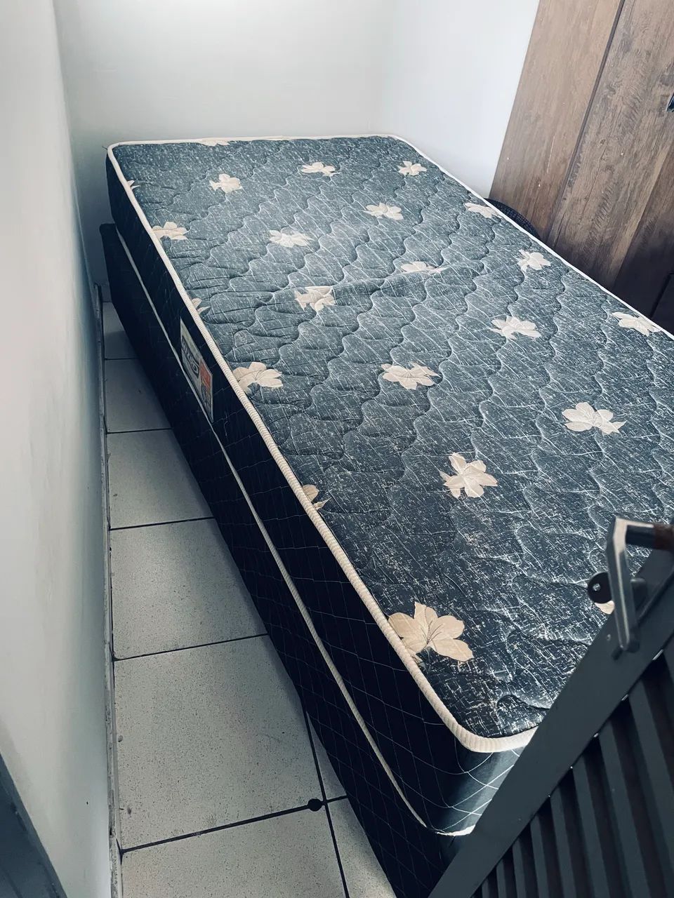 Vendo duas camas, uma casal e outra solteiro. - Foto 2