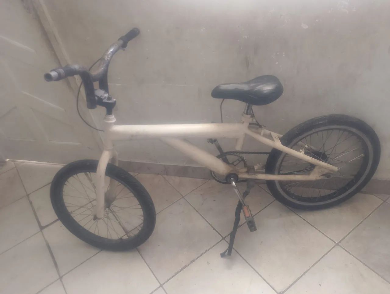 Bicicleta aro 20 cor branco 
