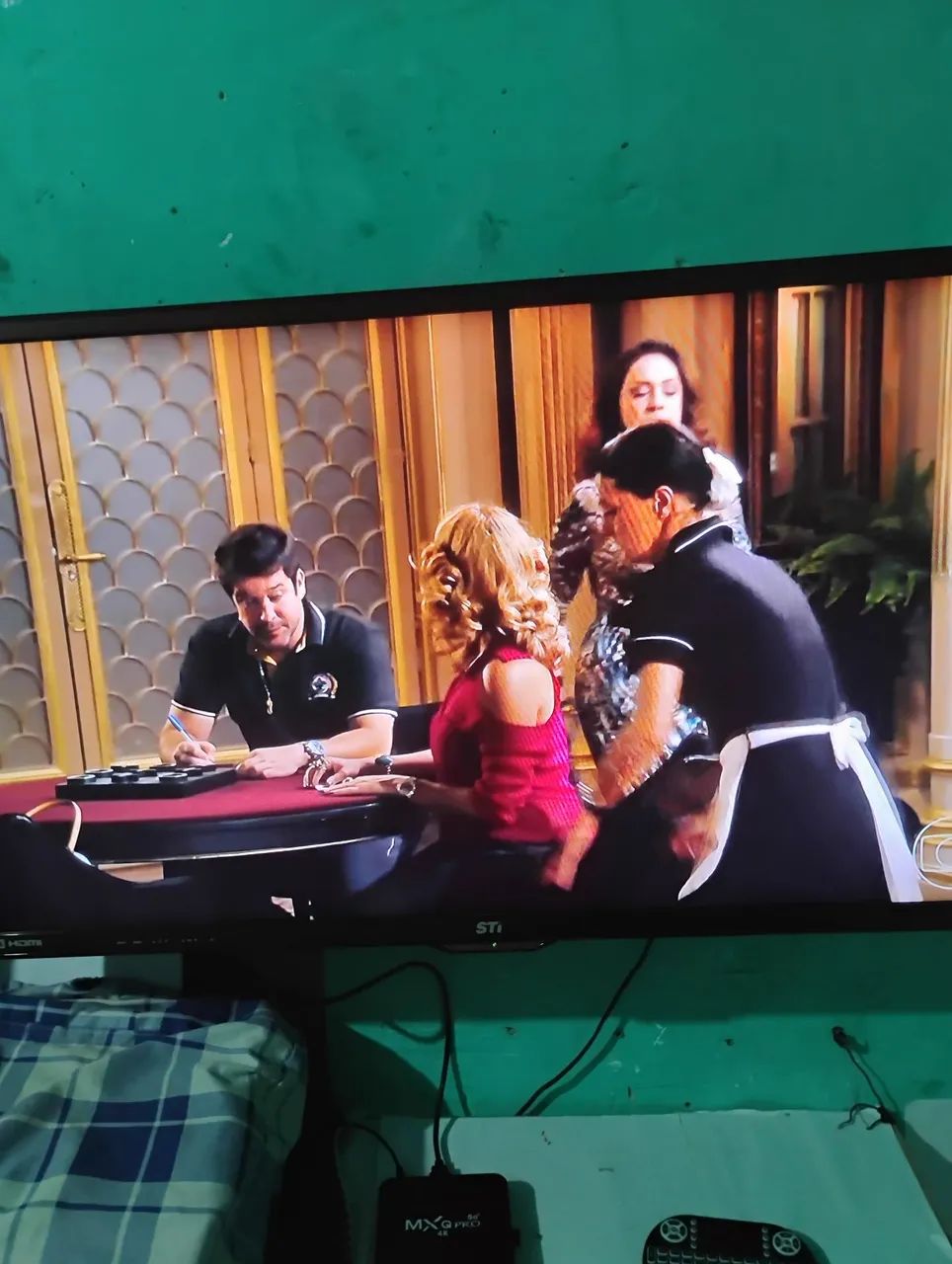 TELEVISÃO SENP TOXIBA 40 POLEGADAS COM CONTROLE FUNCIONANDO SEM DEFEITO? - Foto 2