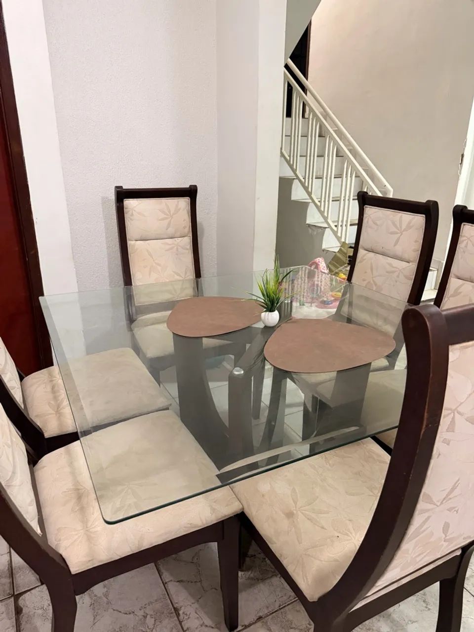 Mesa jantar com 6 cadeiras 