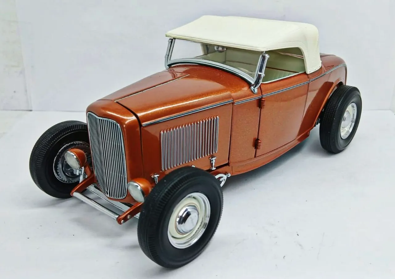 Miniatura Ford Roadster 1932 1/18 Acme - Hobbies e coleções - Vila