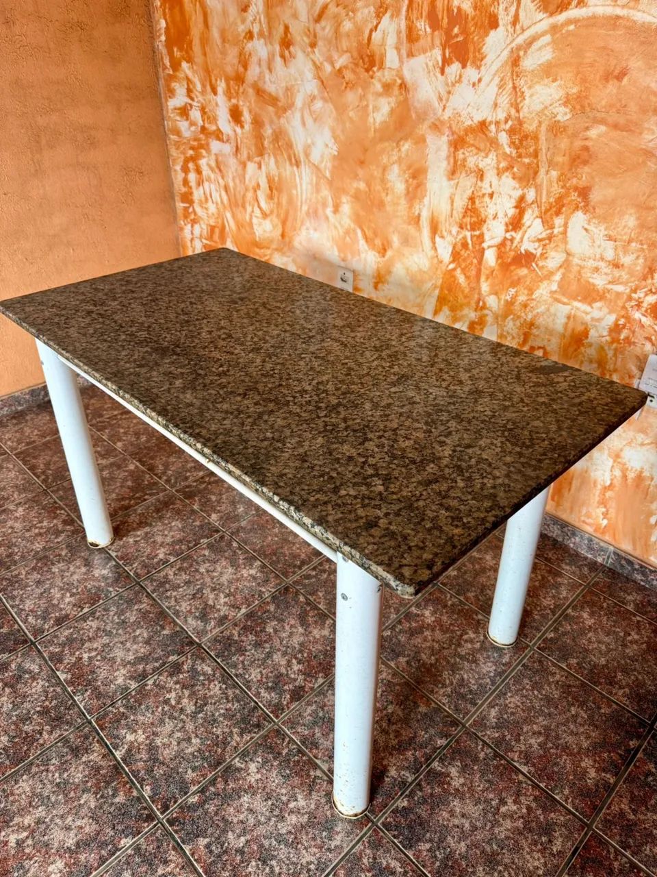 MESA EM PEDRA DE MÁRMORE 