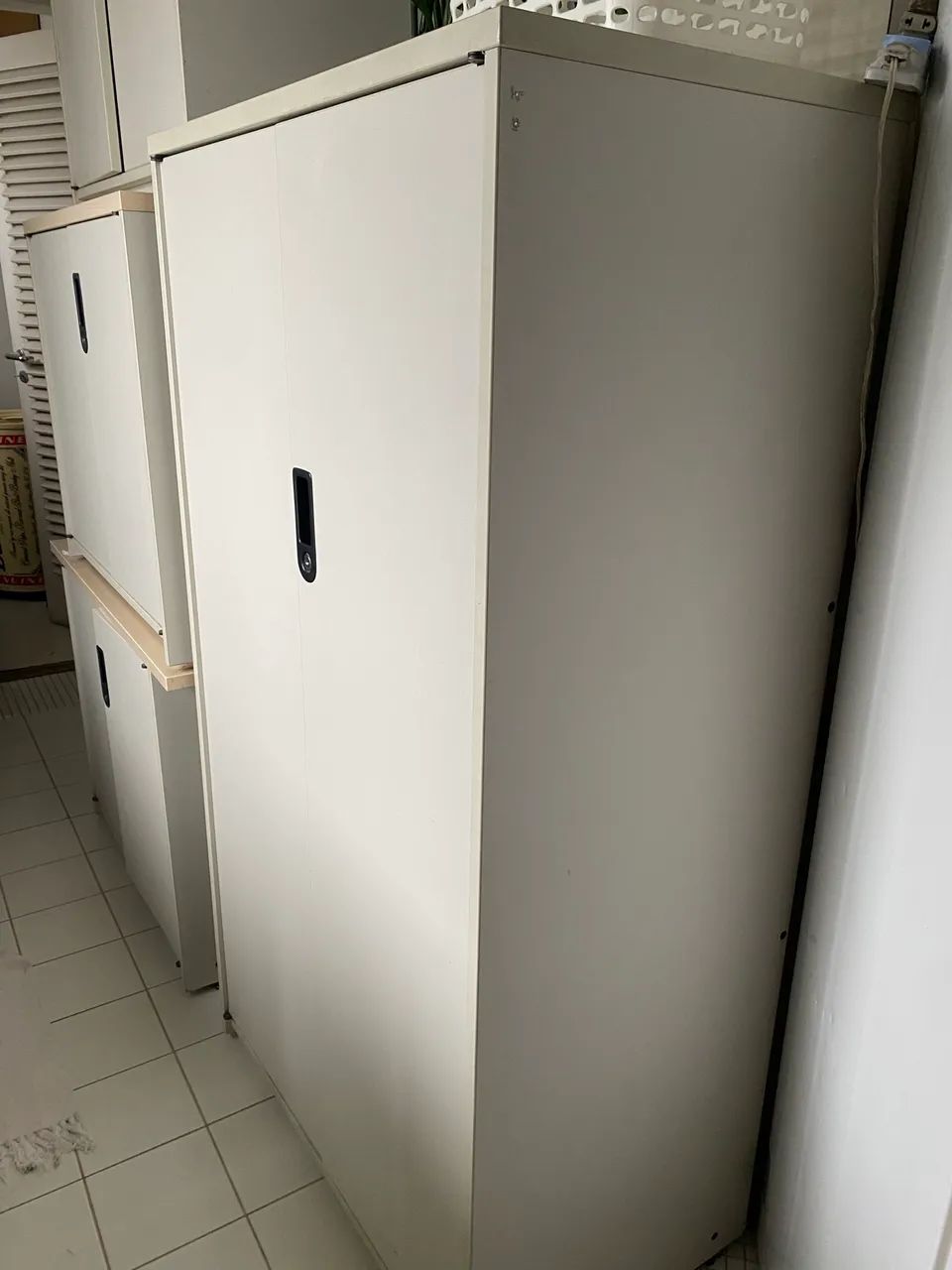 OFERTA!! Armário alto Teperman