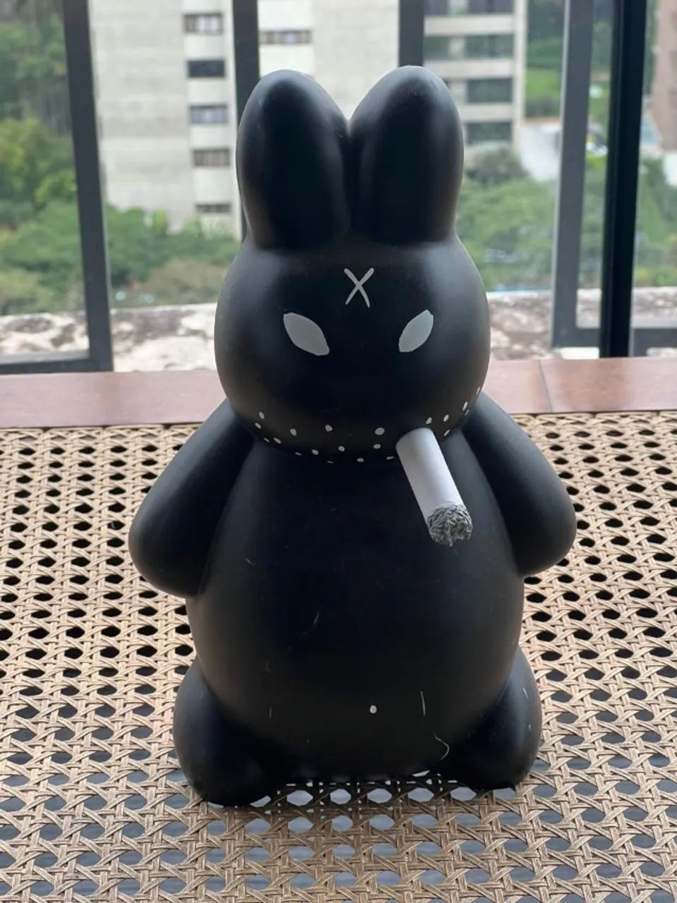 Boneco de vinil Skeleton Labbit  - Foto 2