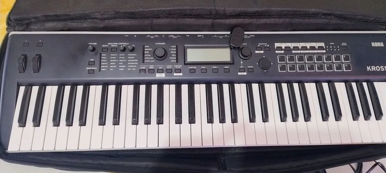 Teclado Korg Kroos 2  - Foto 3
