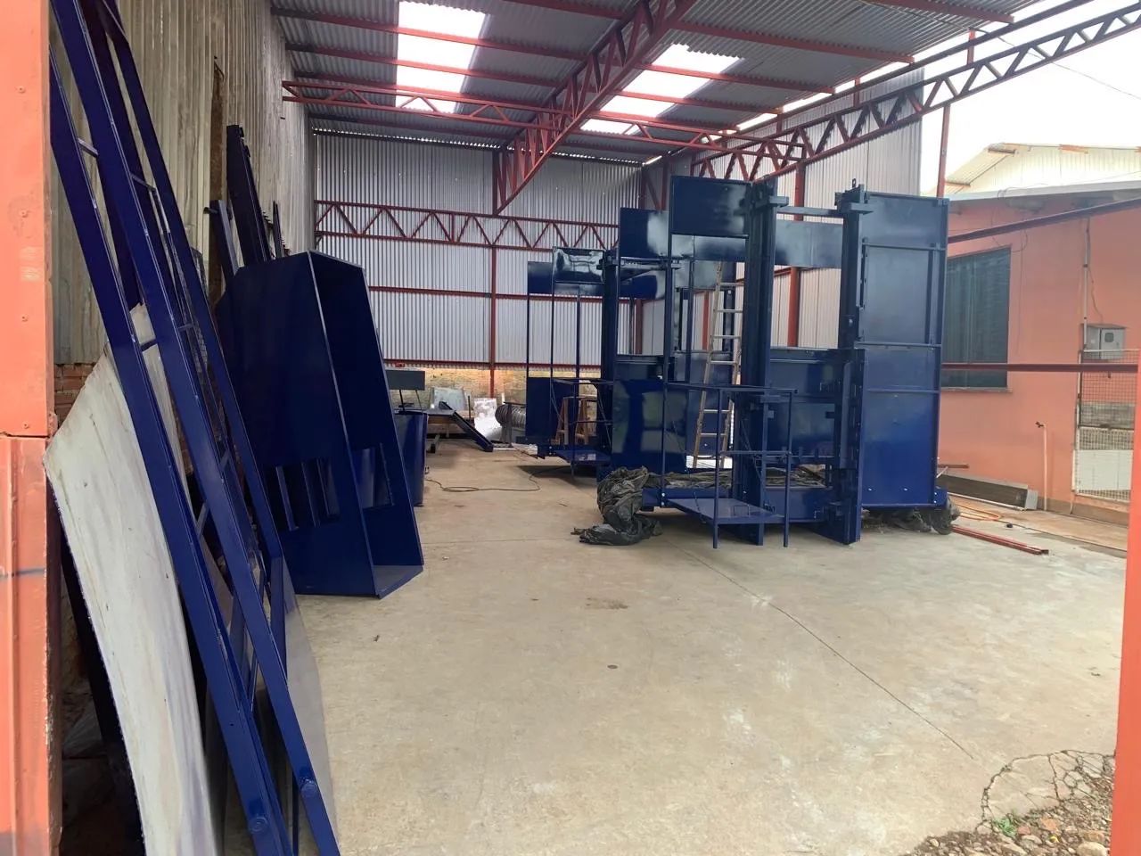 Elevadores cremalheira e gruas disponíveis para venda e locação  - Foto 3