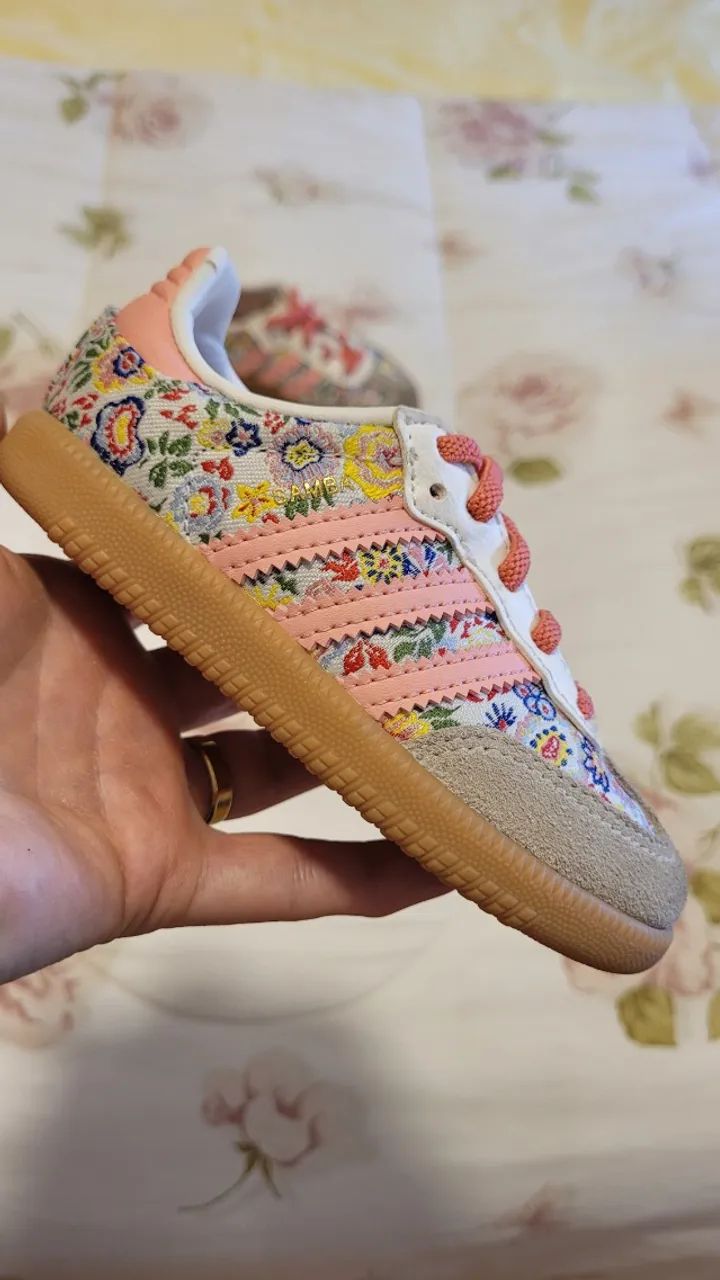 Tênis adidas