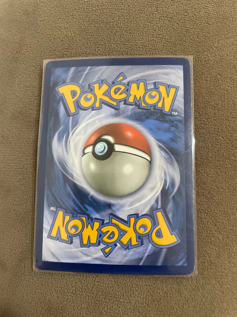 Carta Pokémon (Pikachu voador V) - Foto 2