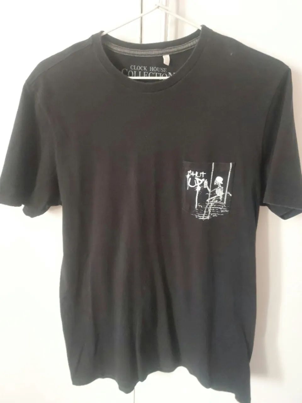 Camiseta Preta - Usada. Bem conservada.