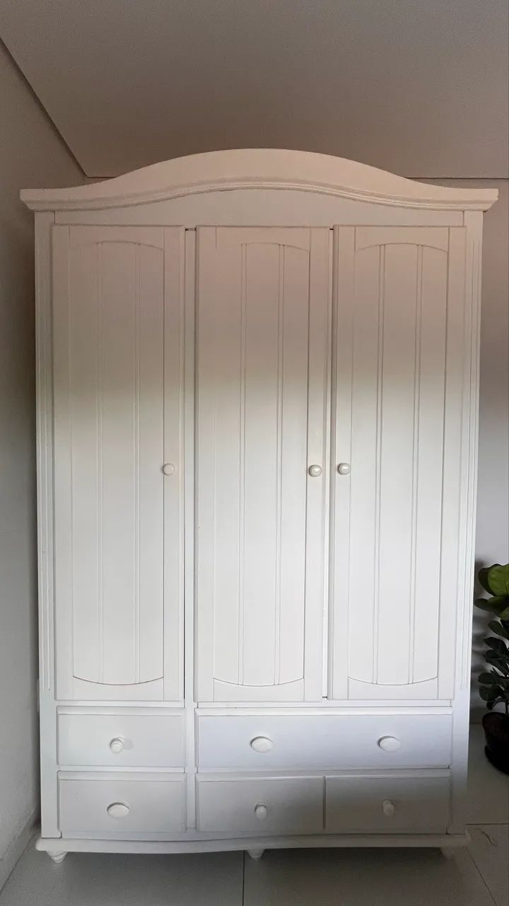 Guarda-roupa de Madeira Maciça 