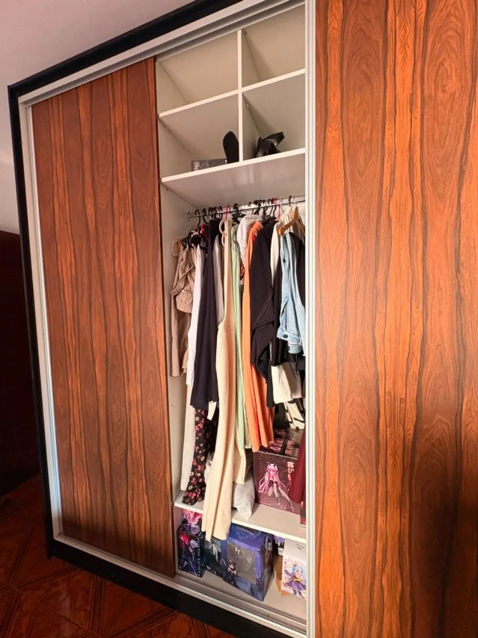 Guarda Roupa Madeirado com Preto - Foto 4