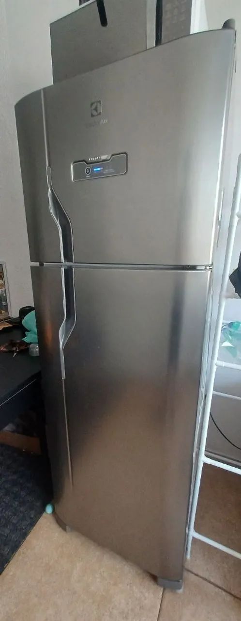 Geladeira Electrolux (INOX) TF 39 Cinza 310L 127v - Geladeiras e