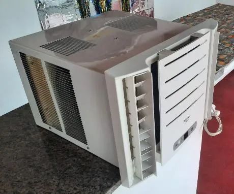 VENDO UM AR-CONDICIONADO DE CAIXA DE 10 MIL BTWUS SEMI NOVO COM CONTROLE  - Foto 5