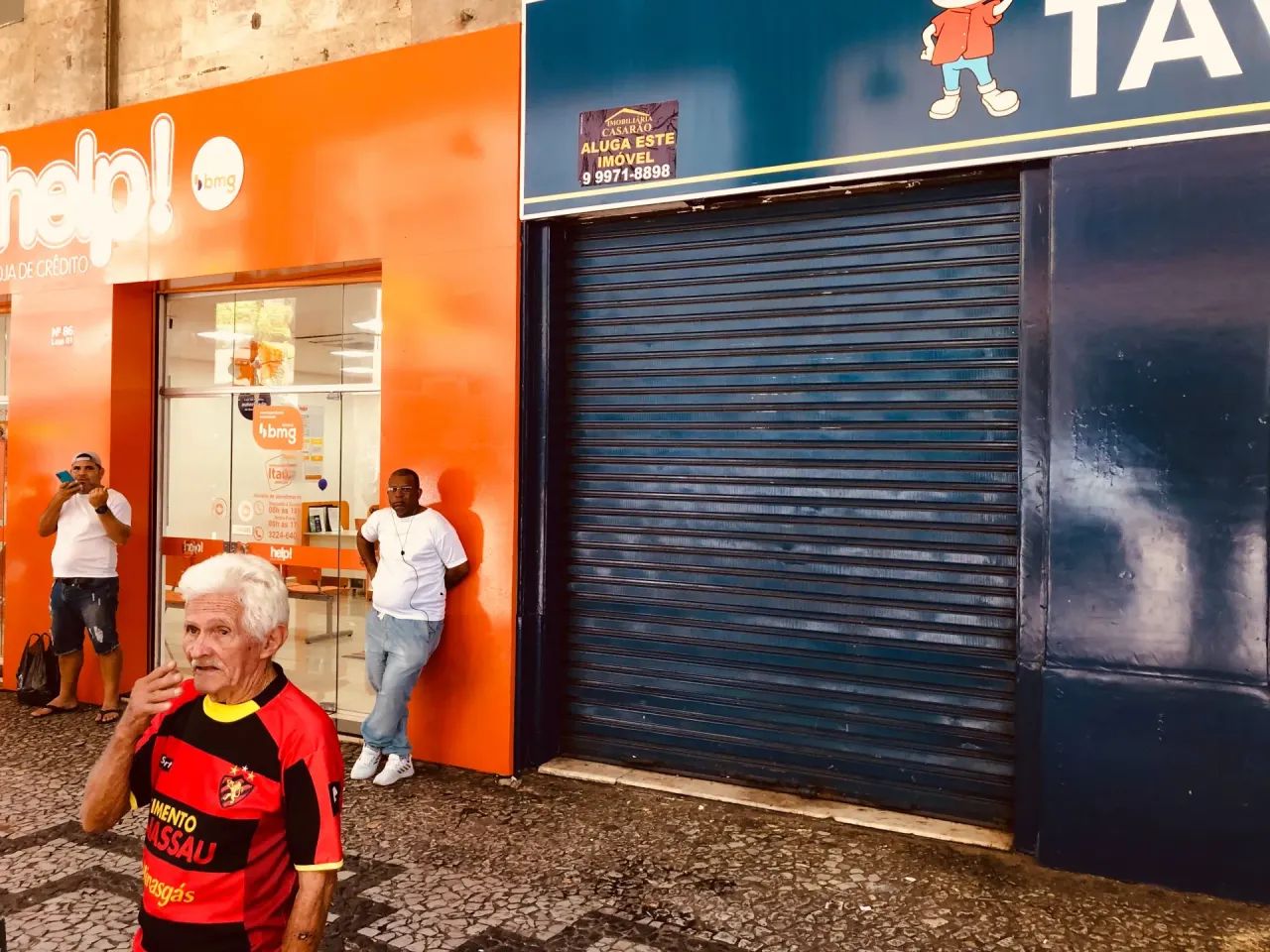 Alugamos excelente Loja na avenida Guararapes,86 edifício Santo Albino com 125 M2 Térreo e - Foto 2