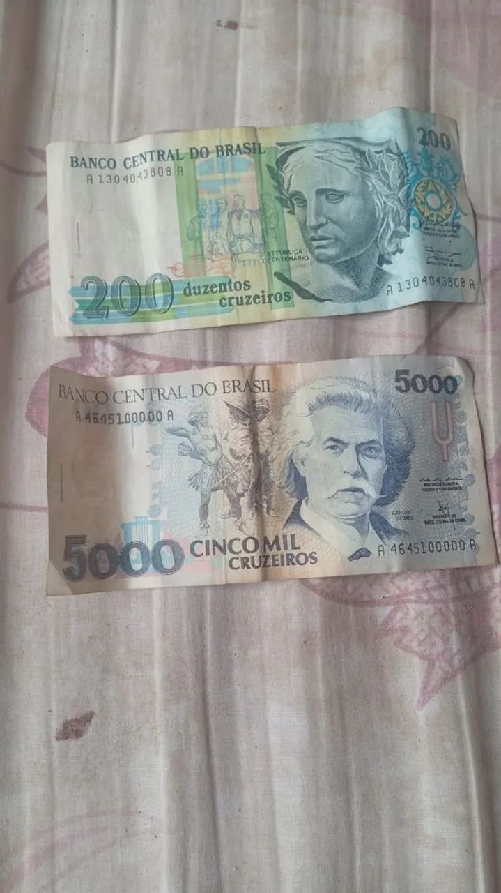 Vendo notas Cruzeiros.