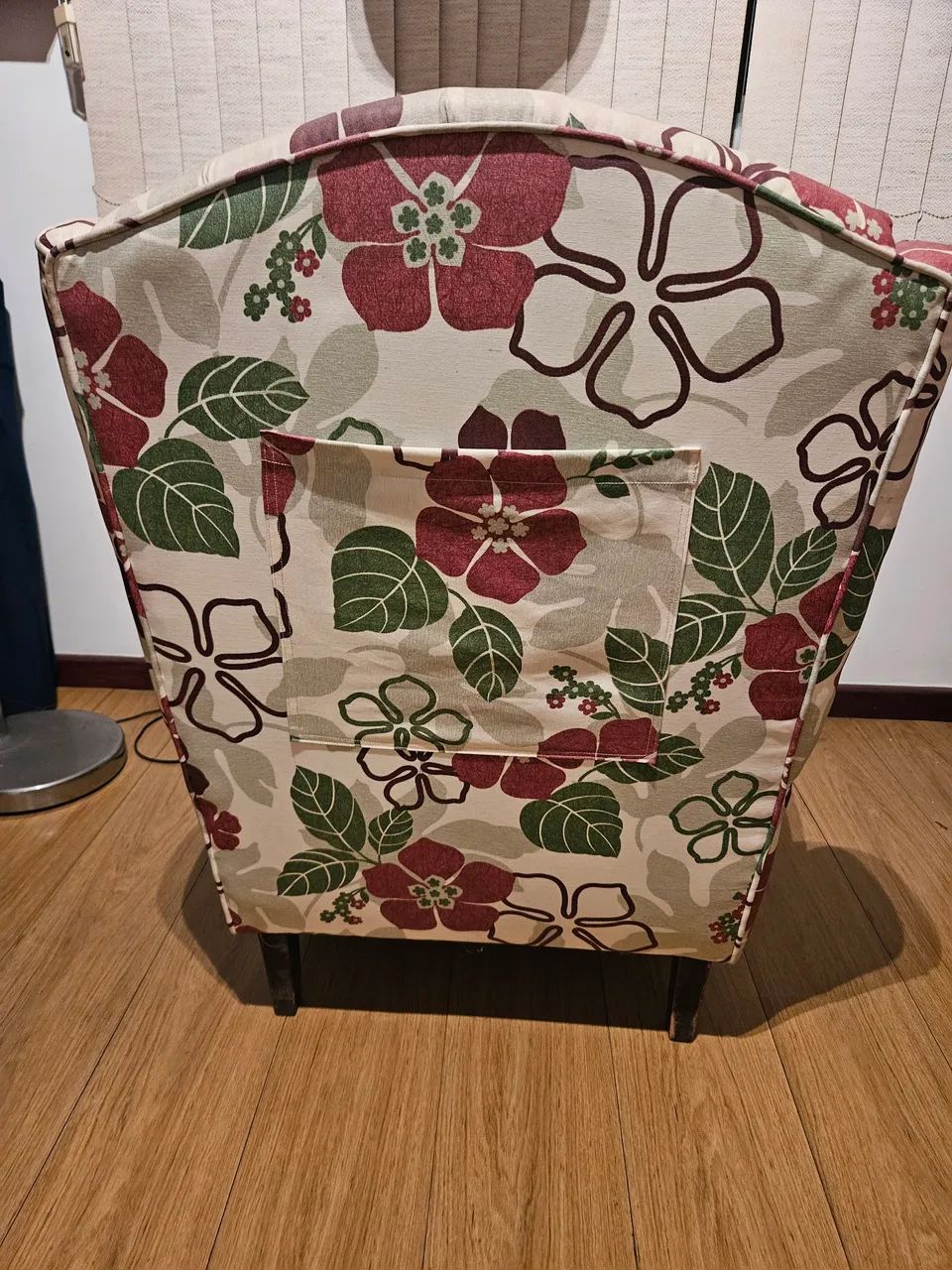 Poltrona estilo bergère com estofamento floral - Foto 4