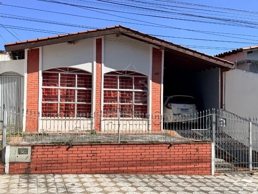 CASA TERREA COM 3 QUARTOS SENDO 1 SUITE - VILA HARO