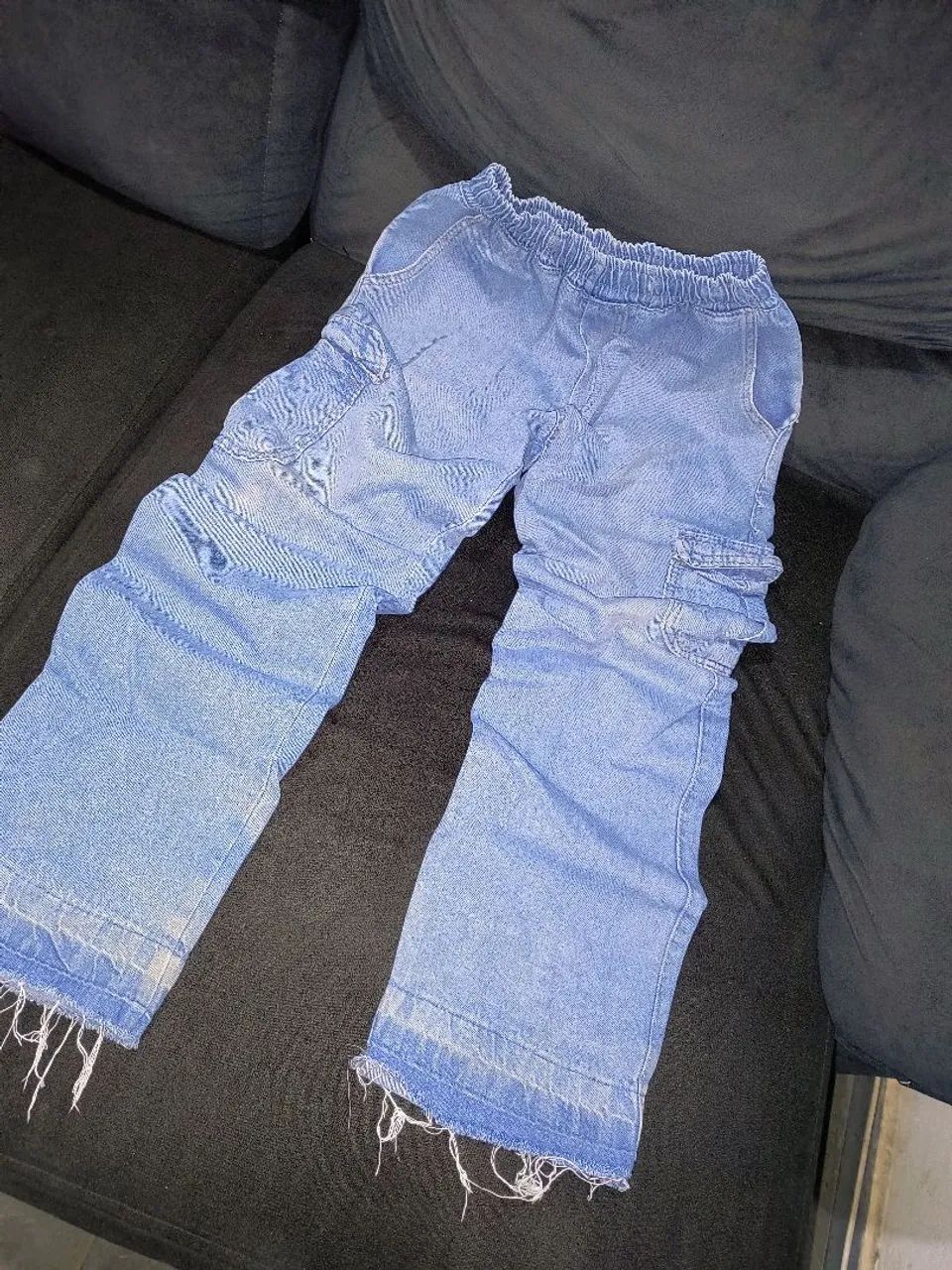 Calça azul claro baggy/cargo