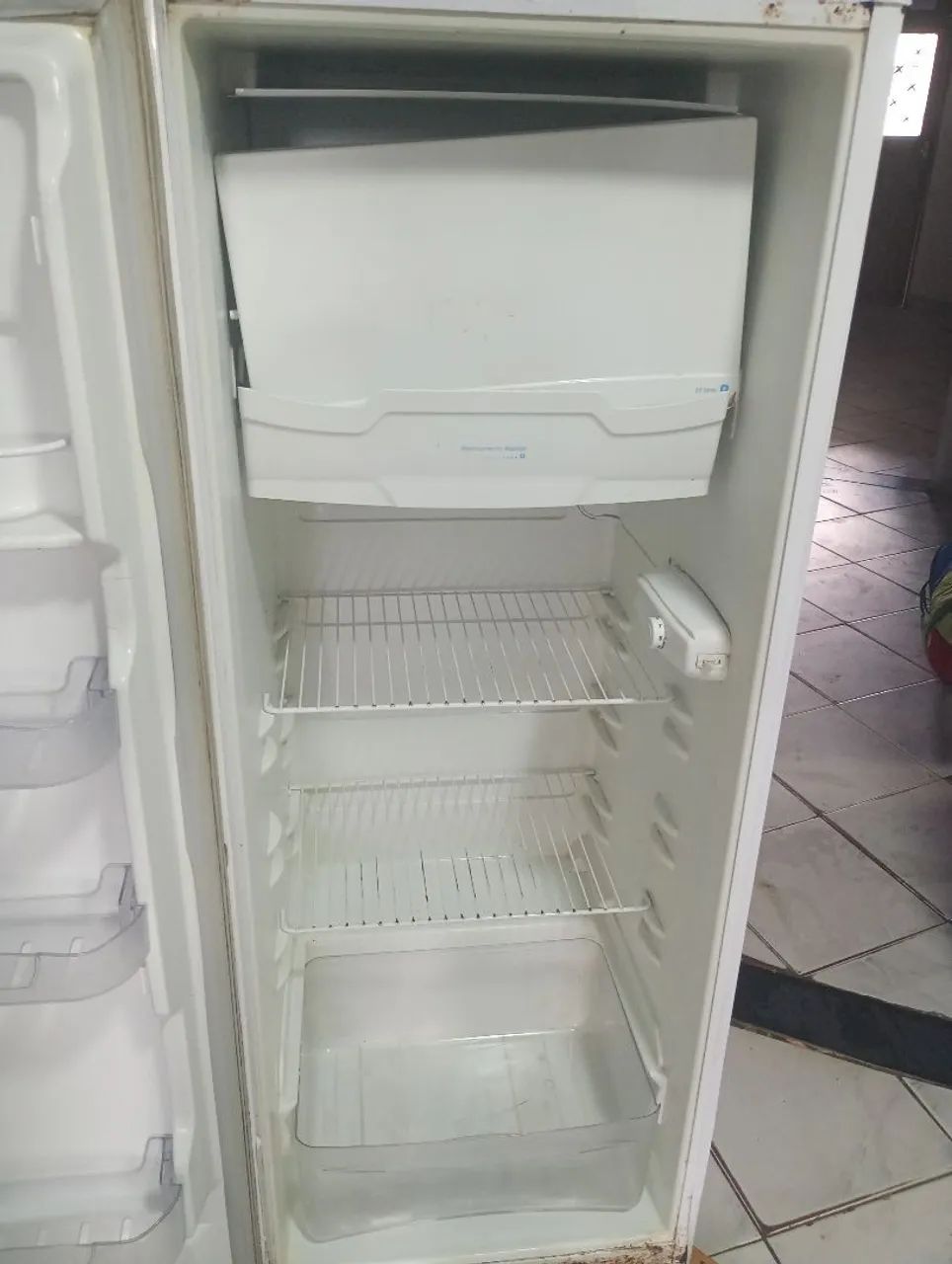  Vende se geladeira  - Foto 3