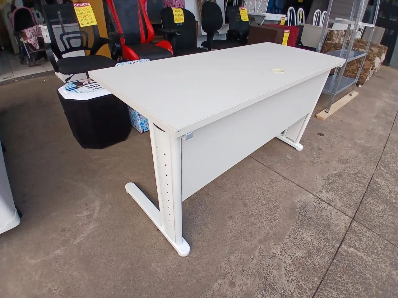 Mesa de escritório reforçada sem gaveta semi-nova conservada  - Foto 2