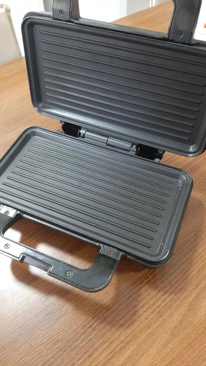 Sanduicheira e Grill Philco Preto e Prata 220v