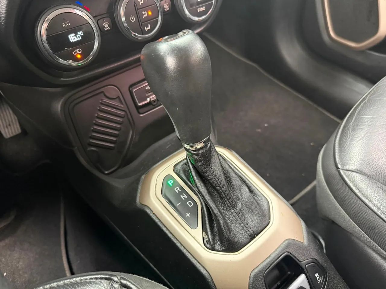 Jeep Renegade Longitude 1.8 4x2 Flex 16V Aut., foto 5 de 18