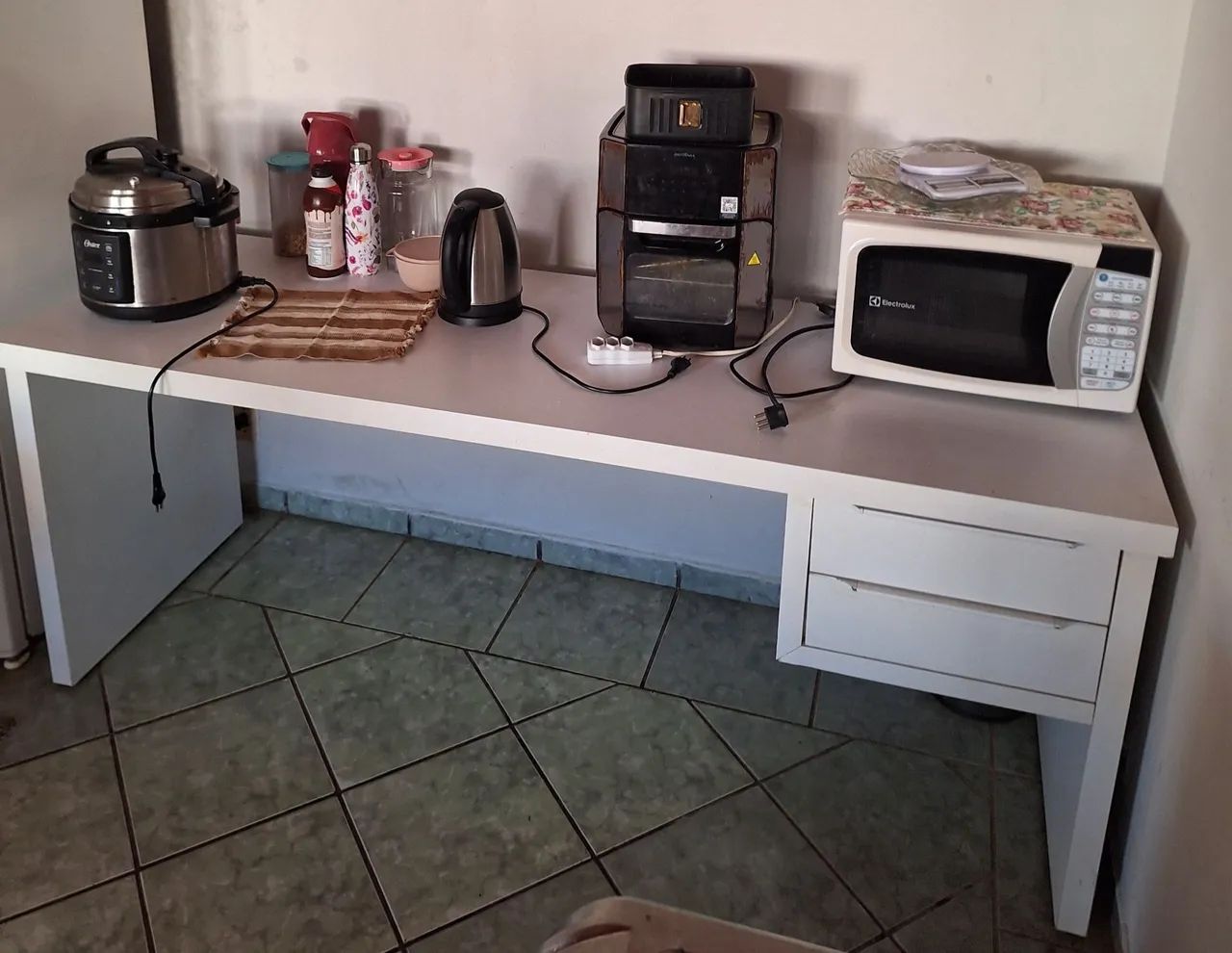 Mesa escritório com gavetas  PRA SAIR  