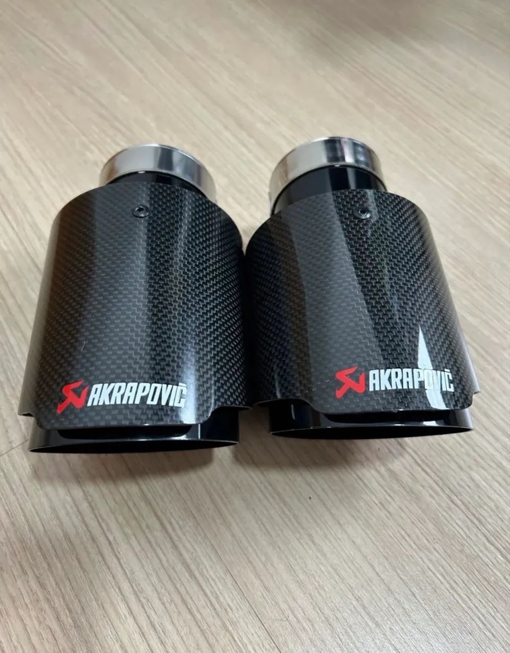 PONTEIRA ESPORTIVA AKRAPOVIC 4 POLEGADAS PAR - Foto 2