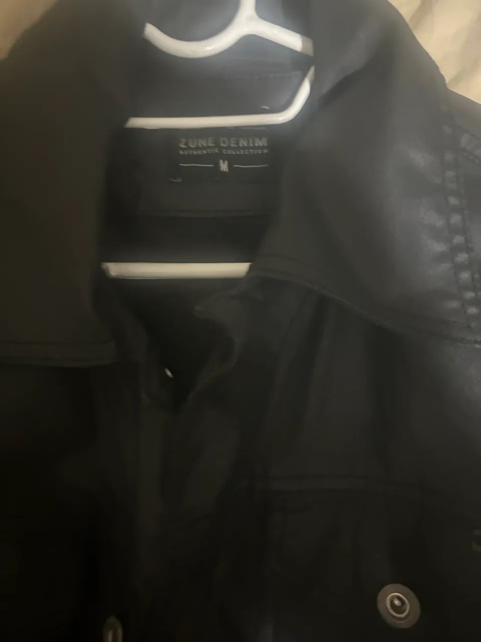 Jaqueta preta resinada, Zune. Nova. - Foto 2